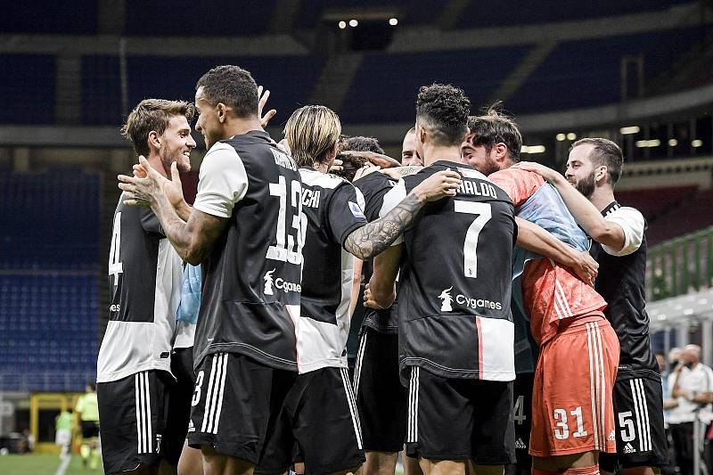  那不勒斯客场战平AC米兰，领头羊扩大领先优势