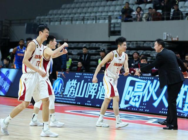  佛罗伦萨老将建功，经验助球队险胜弱旅  