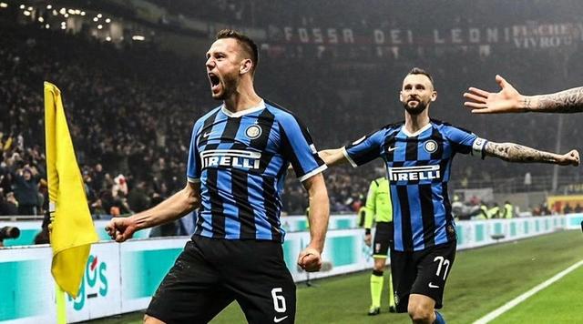  国际米兰逆转取胜，意甲榜首大战激情四射