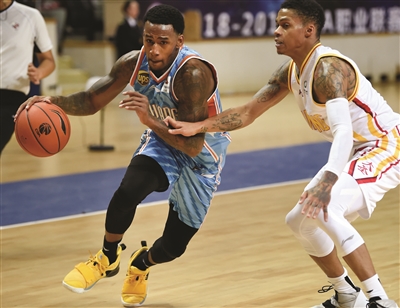  昂热主场遭遇争议判罚不敌巴黎痛失好局